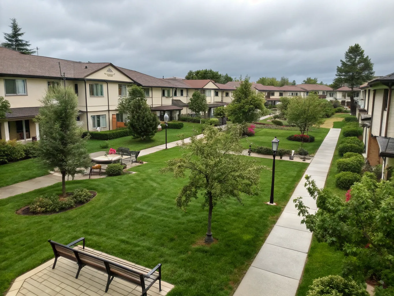 Bostadsområde med gemensam grönskande innergård